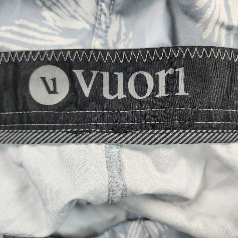 Vuori Cruise Boardshorts Mens 38 Ink Hydrangea Floral Swim Trunks V314 Blue Grey